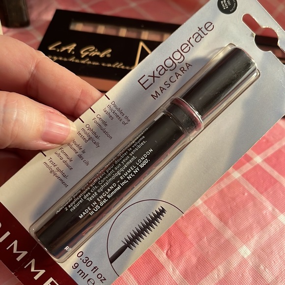 🎈SALE🎈🎀 #3.MAKEUP BUNDLE🎀 - Picture 3 of 13